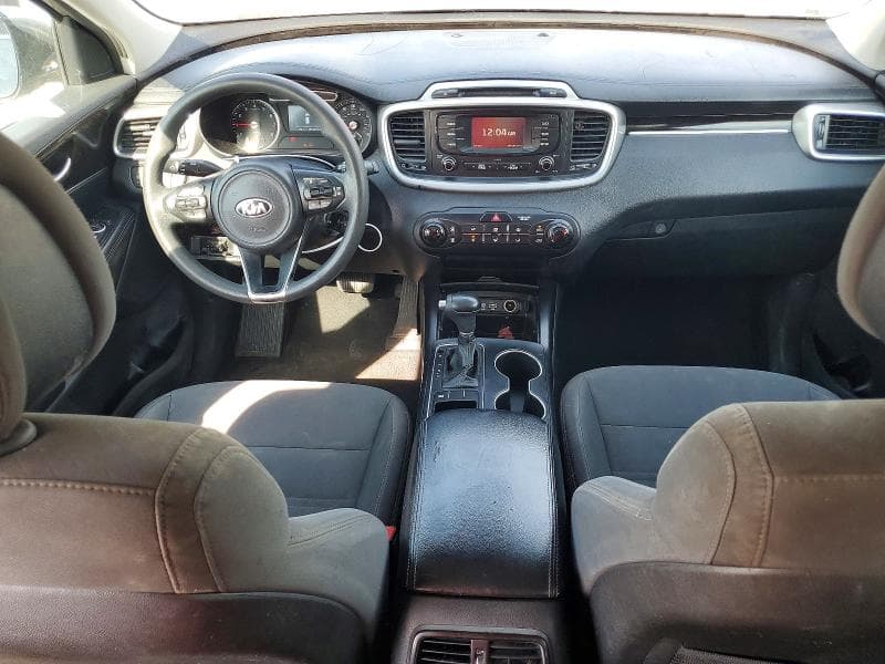 2017 KIA SORENTO LX V6 8