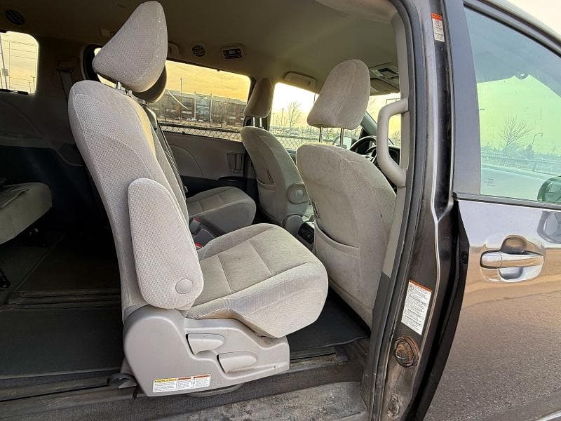 2018 TOYOTA SIENNA LE 6