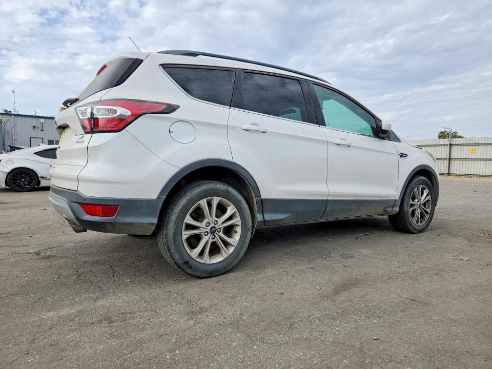2017 FORD ESCAPE SE 3