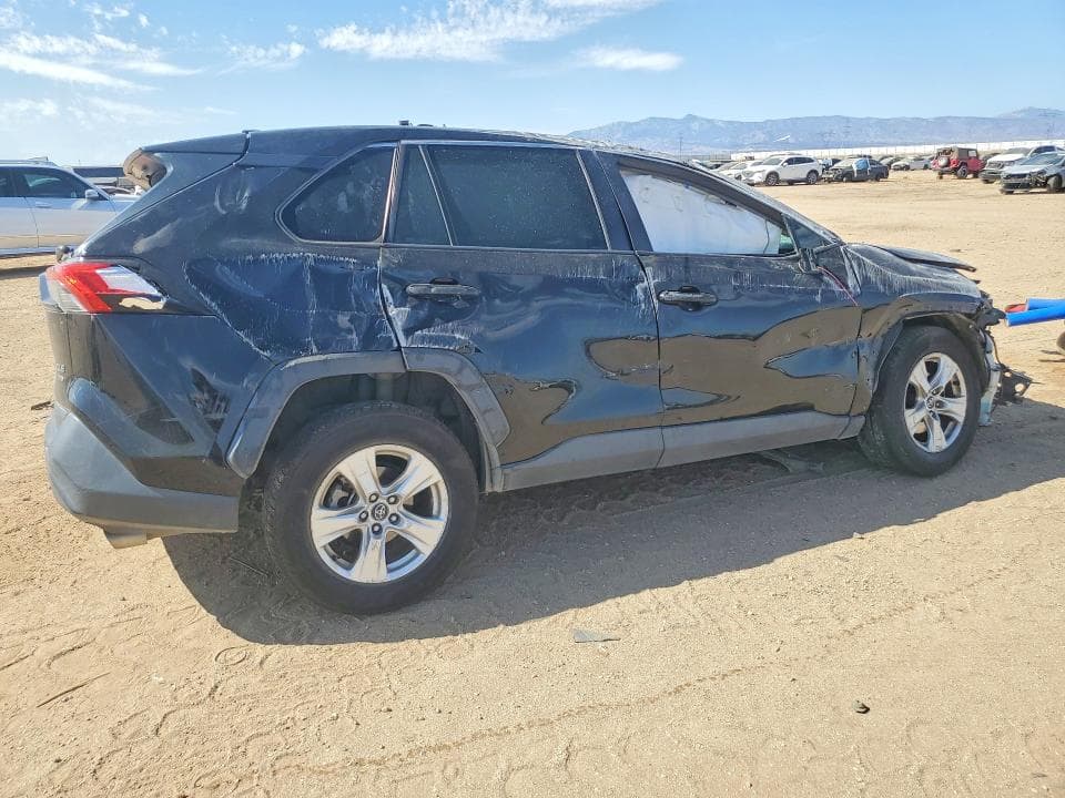 2020 TOYOTA RAV4 XLE 3