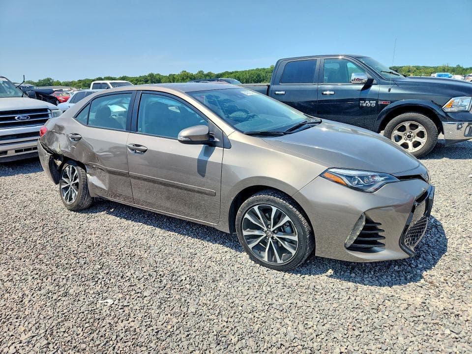 2017 TOYOTA COROLLA XSE 4