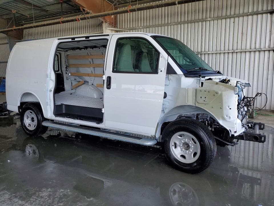 2026 GMC SAVANA G2500 4