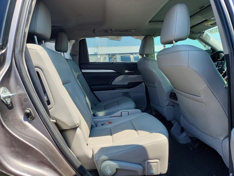 2019 TOYOTA HIGHLANDER XLE 11
