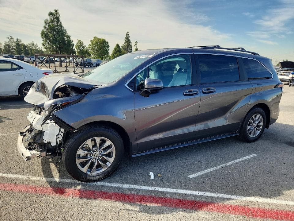 2025 TOYOTA SIENNA LE - 1