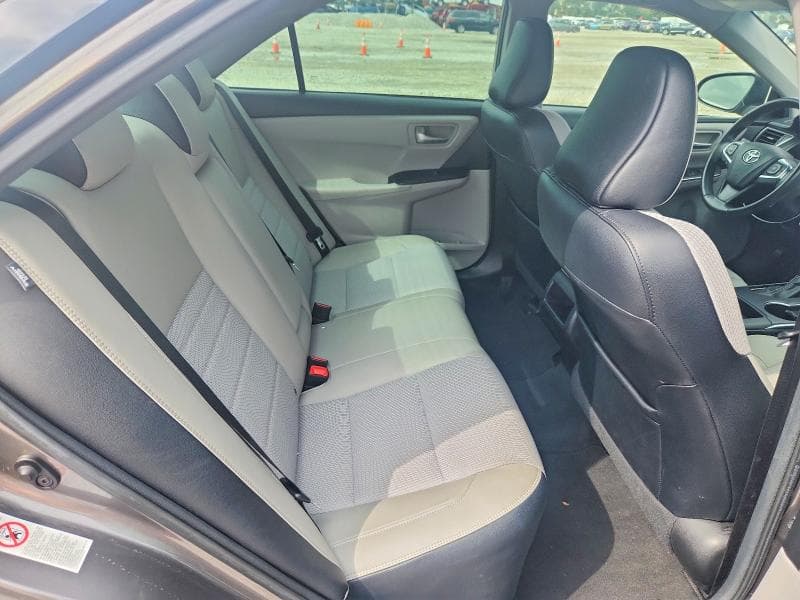 2017 TOYOTA CAMRY SE 10