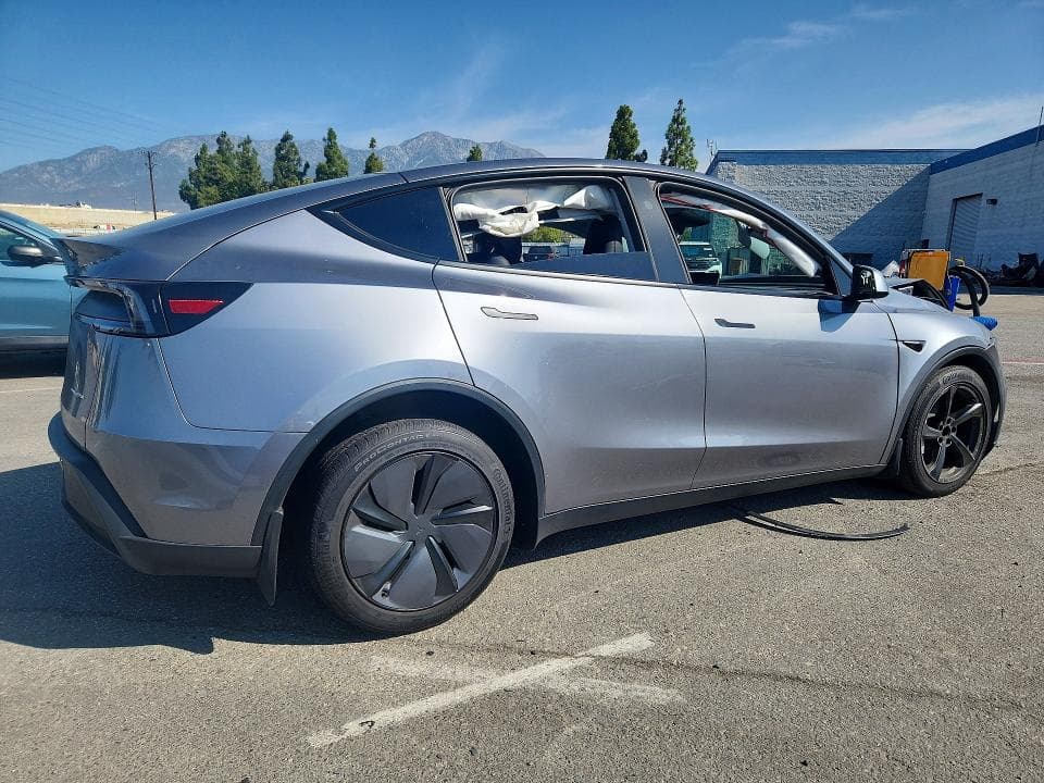 2026 TESLA MODEL Y 3