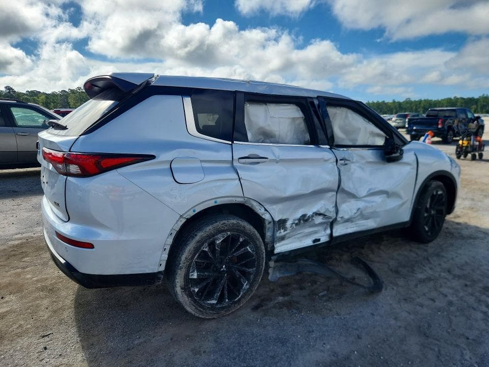 2023 MITSUBISHI OUTLANDER SE 3