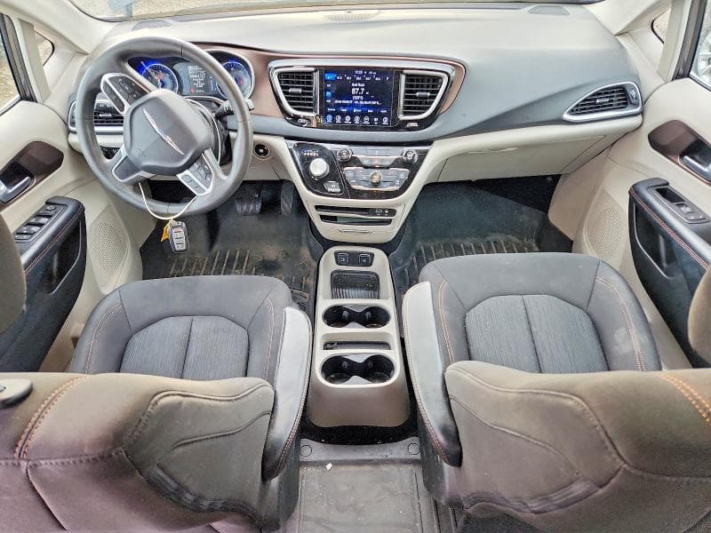 2017 CHRYSLER PACIFICA TOURING 8