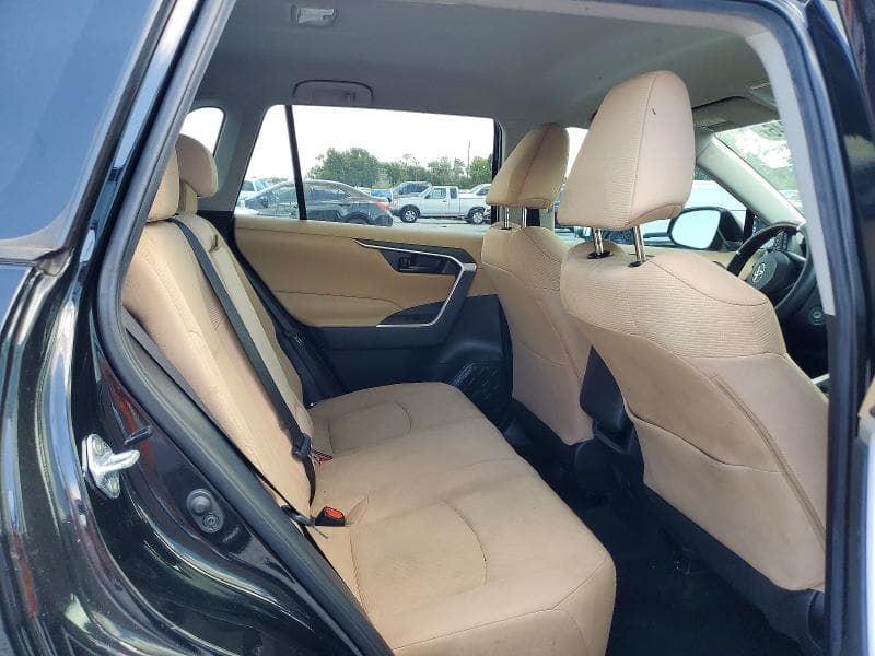 2021 TOYOTA RAV4 LE 11