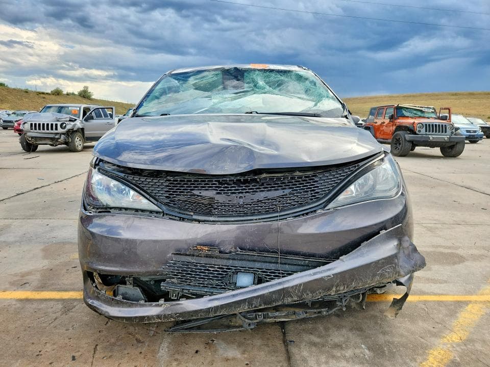 2023 CHRYSLER VOYAGER LX 5