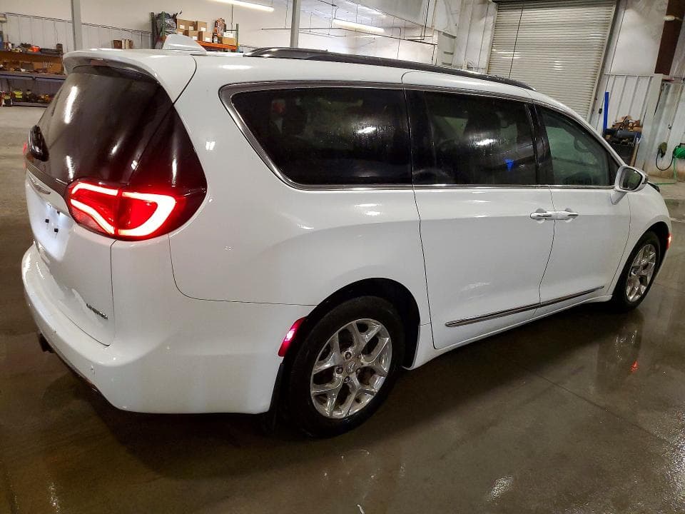 2017 CHRYSLER PACIFICA LIMITED 3
