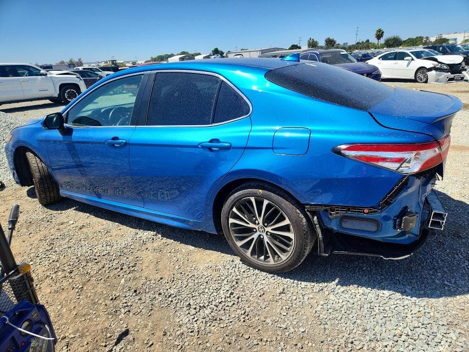 2020 TOYOTA CAMRY SE 2