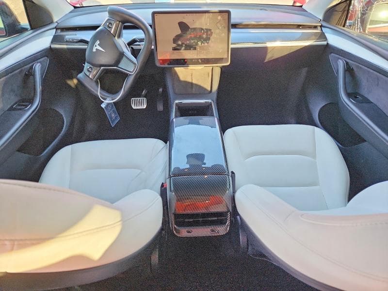 2023 TESLA MODEL Y 8