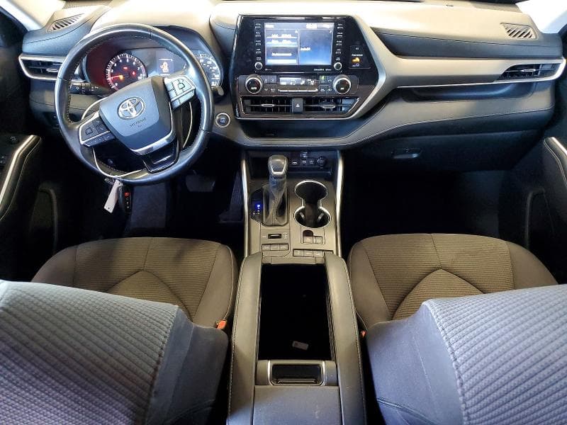 2020 TOYOTA HIGHLANDER LE 8
