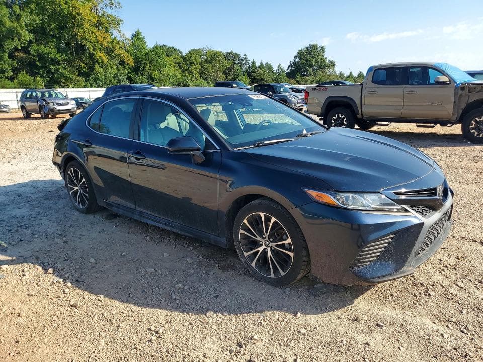2019 TOYOTA CAMRY SE 4