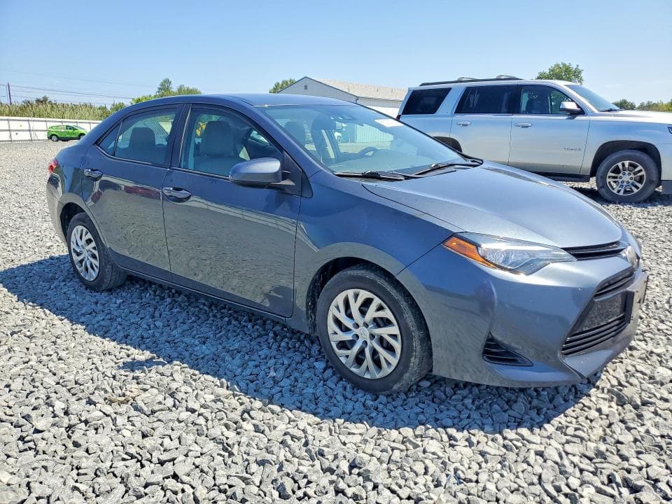 2017 TOYOTA COROLLA LE 4