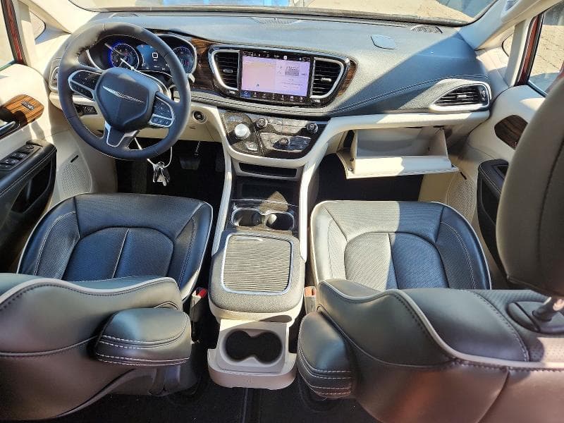 2022 CHRYSLER PACIFICA LIMITED 8