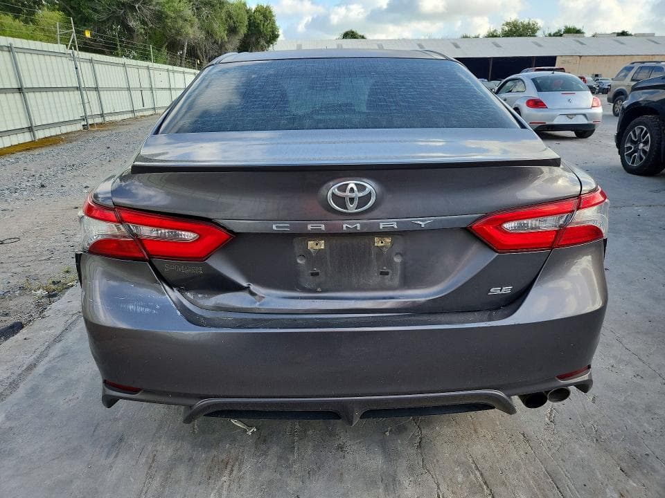 2018 TOYOTA CAMRY SE 6