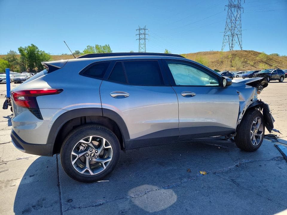 2025 CHEVROLET TRAX 3