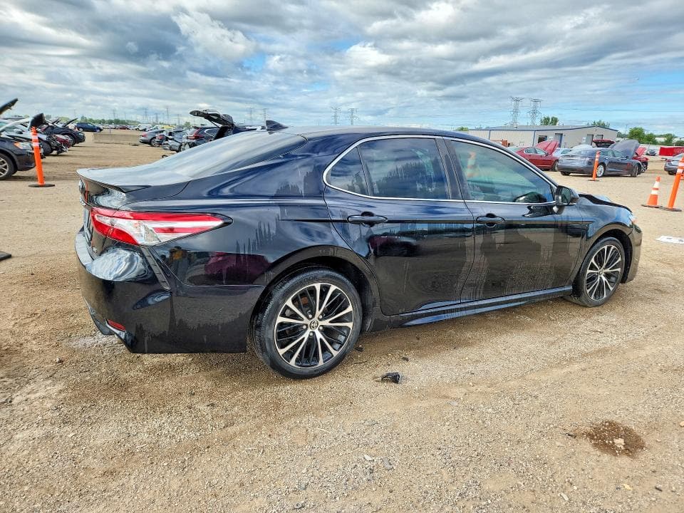 2020 TOYOTA CAMRY SE 3