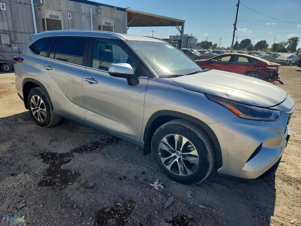 2024 TOYOTA HIGHLANDER XLE 4