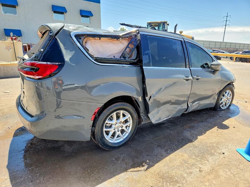 2022 CHRYSLER PACIFICA TOURING L 3