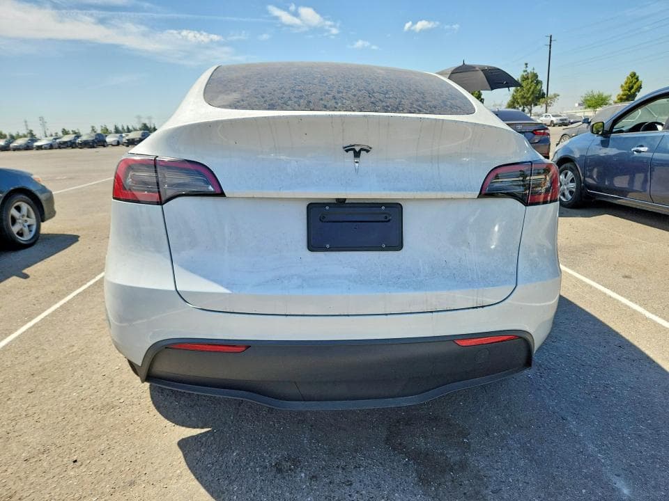 2025 TESLA MODEL Y 6
