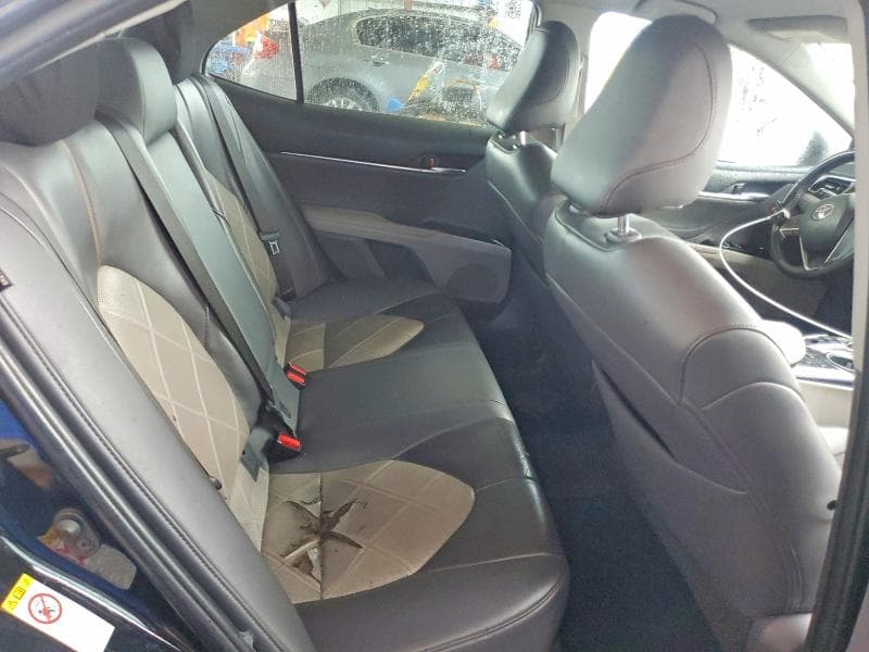 2018 TOYOTA CAMRY XLE 10