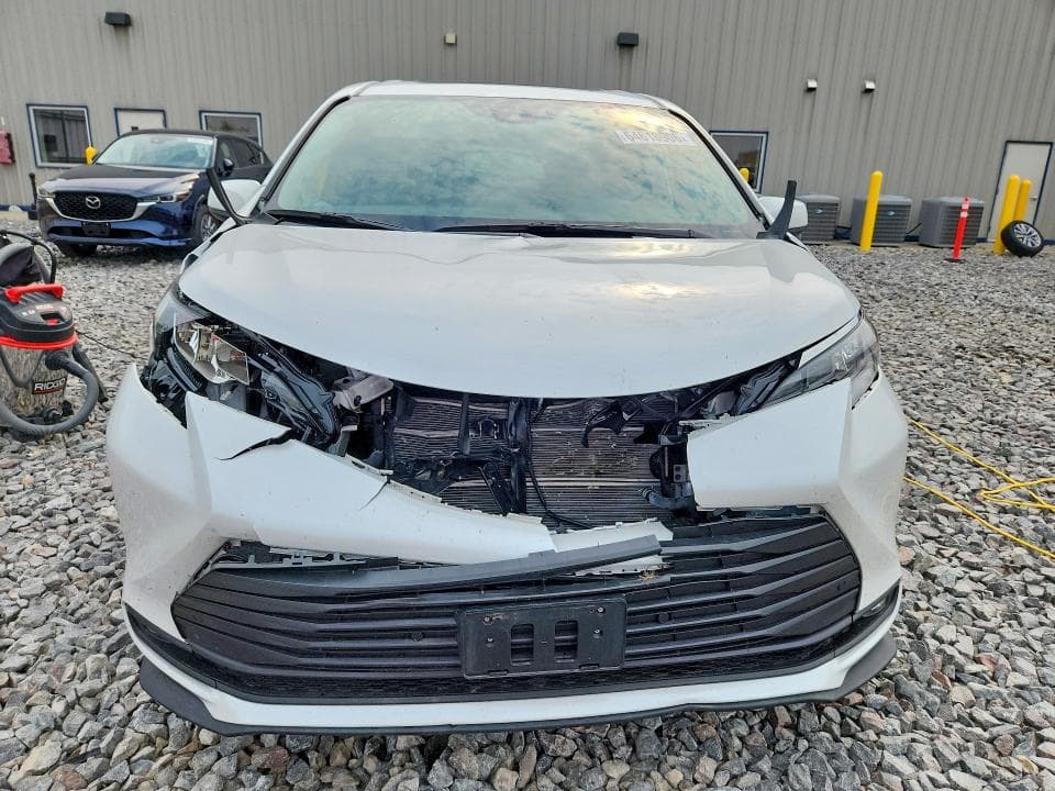 2025 TOYOTA SIENNA XLE 7-PASSENGER 5