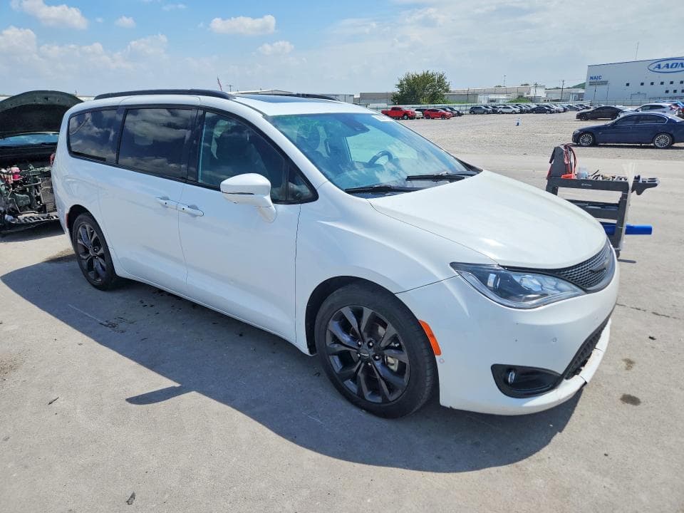 2018 CHRYSLER PACIFICA LIMITED 4
