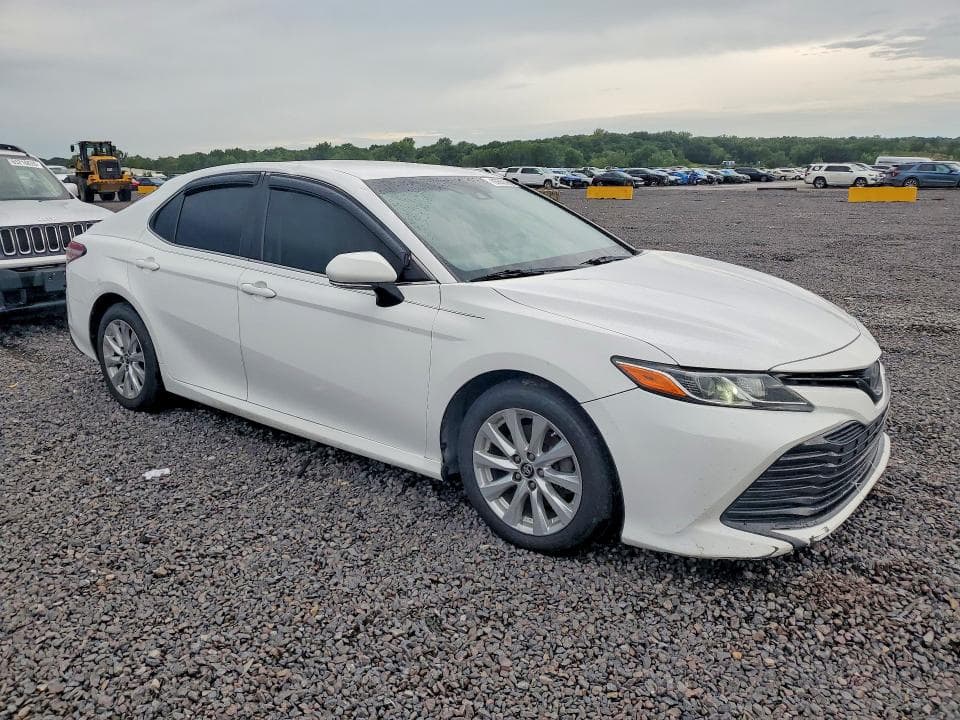 2018 TOYOTA CAMRY LE 4