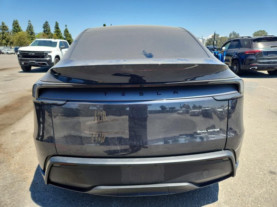 2026 TESLA MODEL Y 6