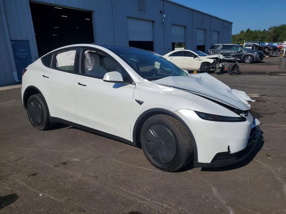 2026 TESLA MODEL Y 4