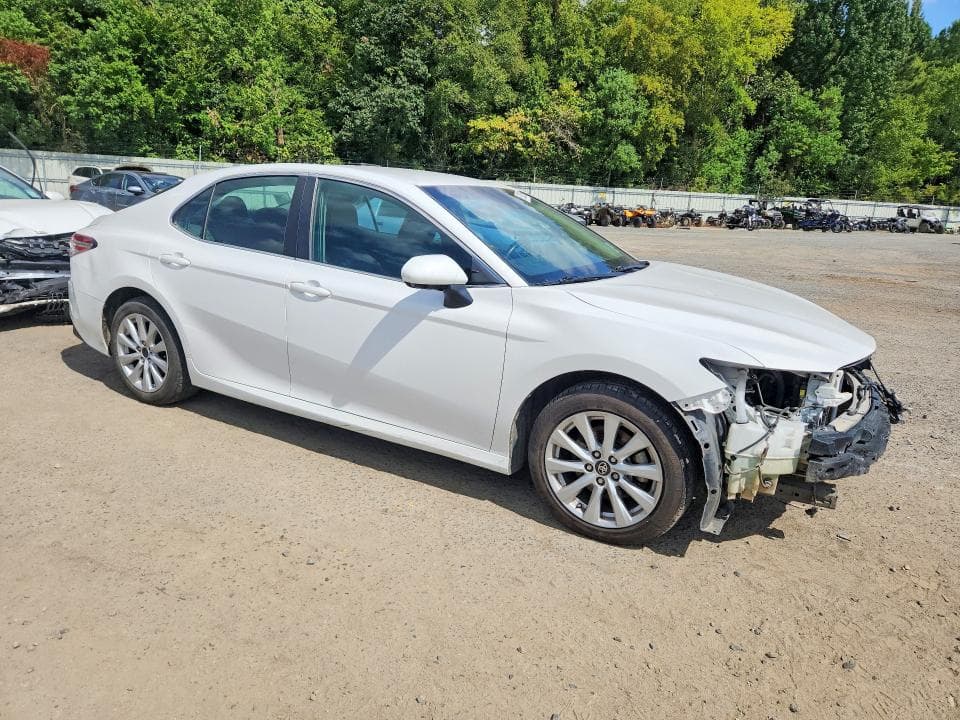 2018 TOYOTA CAMRY LE 4