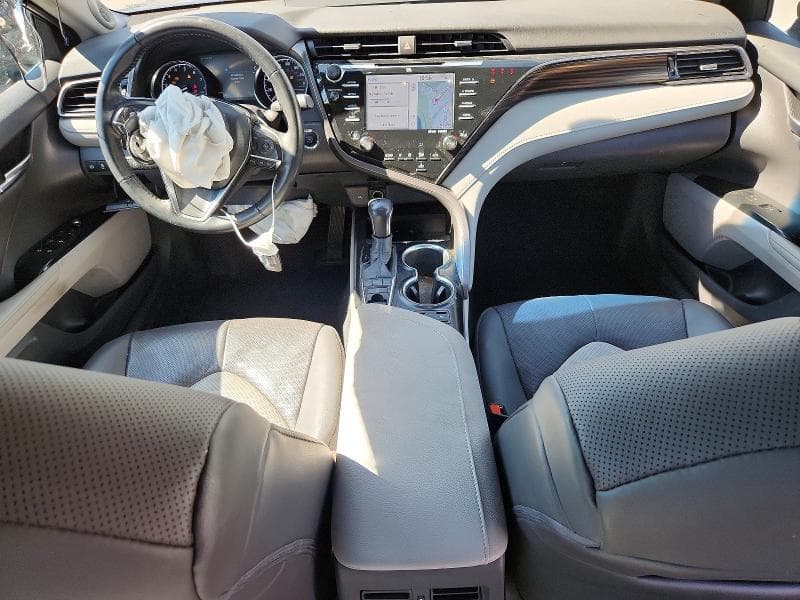 2020 TOYOTA CAMRY XLE 8