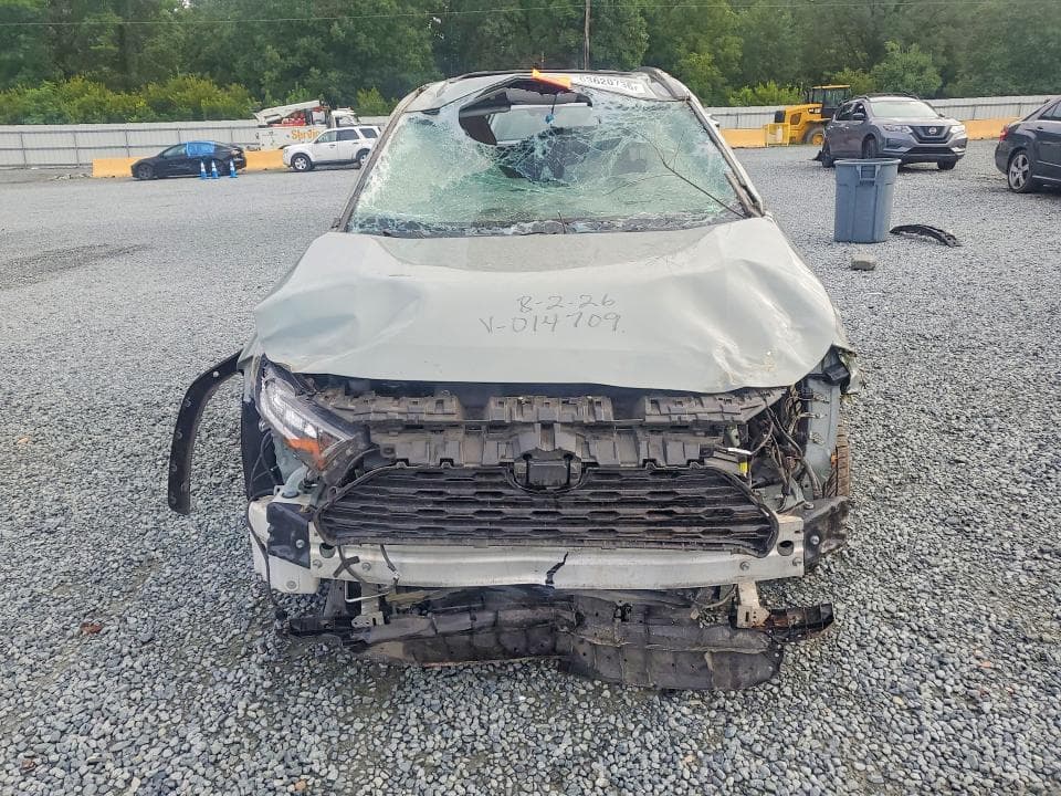2019 TOYOTA RAV4 XLE 5
