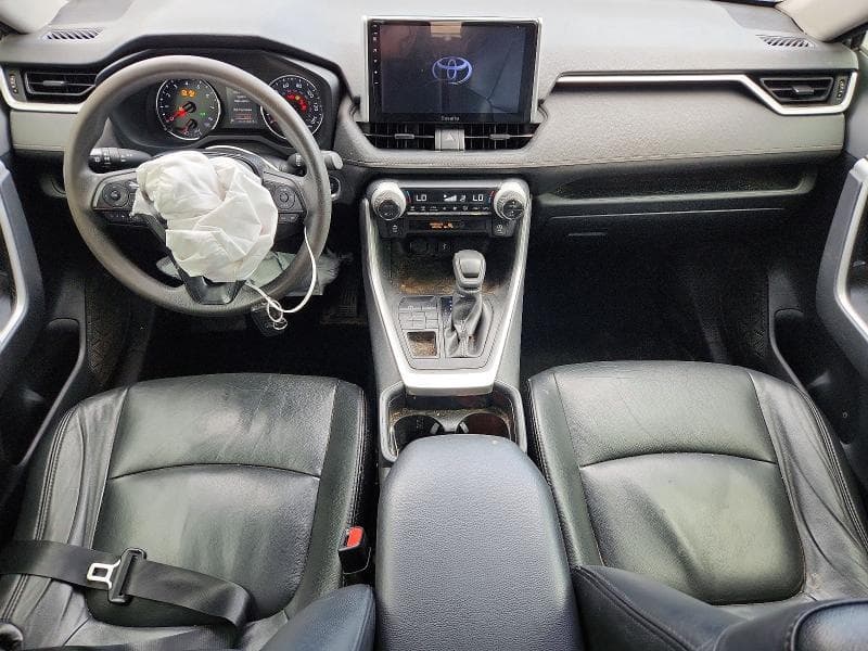 2020 TOYOTA RAV4 XLE 8