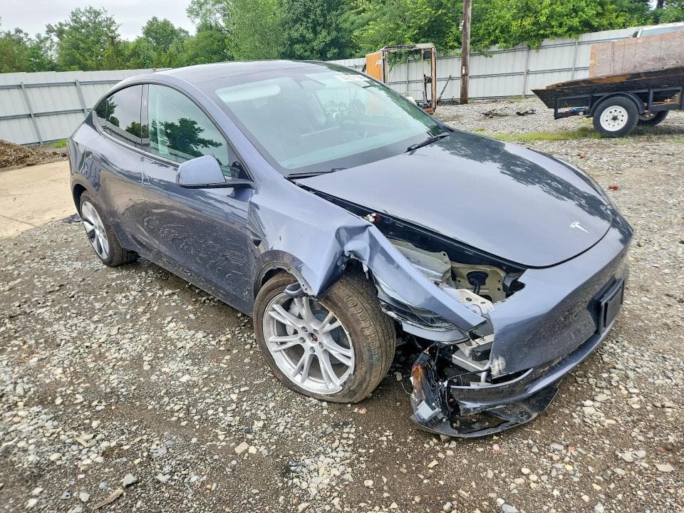 2023 TESLA MODEL Y 4