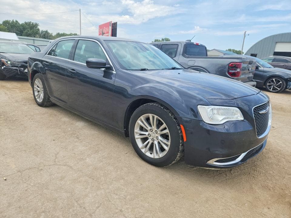2017 CHRYSLER 300 LIMITED 4