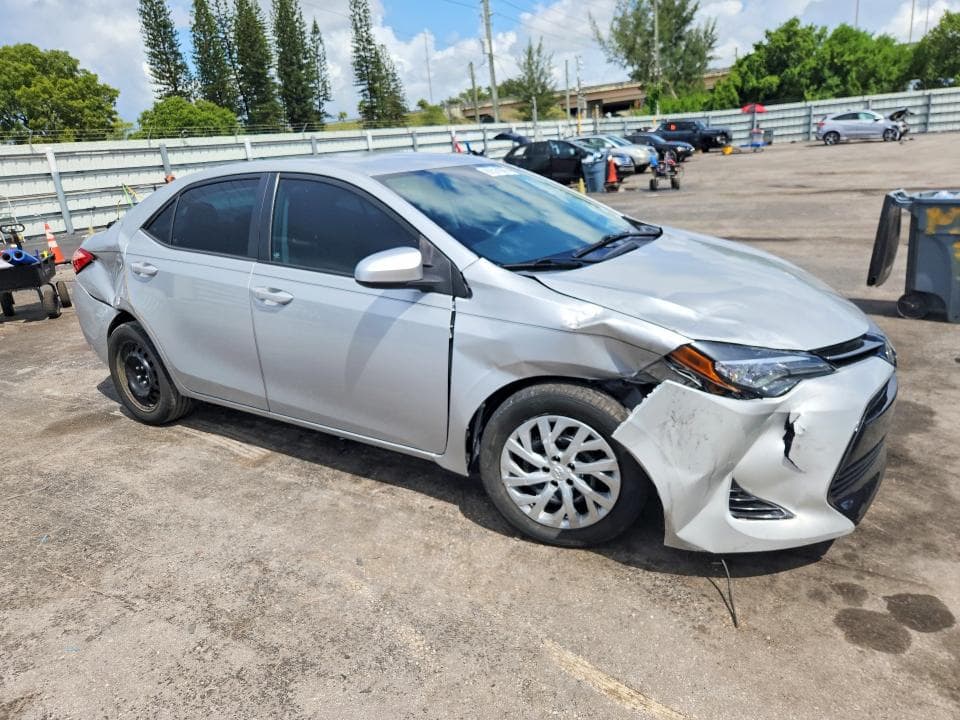 2017 TOYOTA COROLLA LE 4