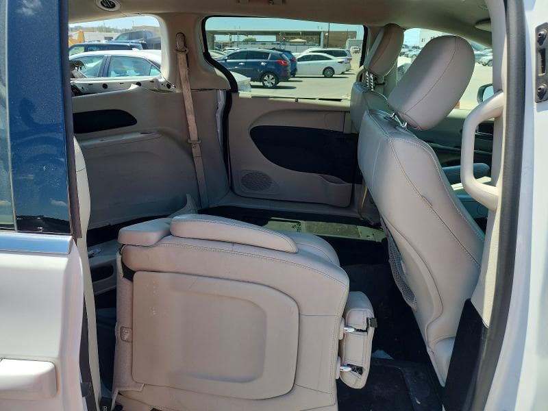 2021 CHRYSLER VOYAGER LXI 11