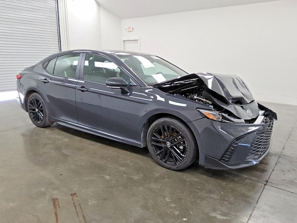 2025 TOYOTA CAMRY SE 4