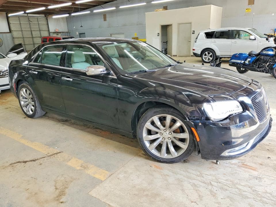 2019 CHRYSLER 300 LIMITED 4