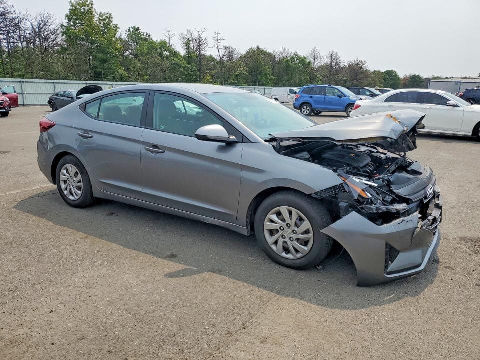 2019 HYUNDAI ELANTRA SE 4