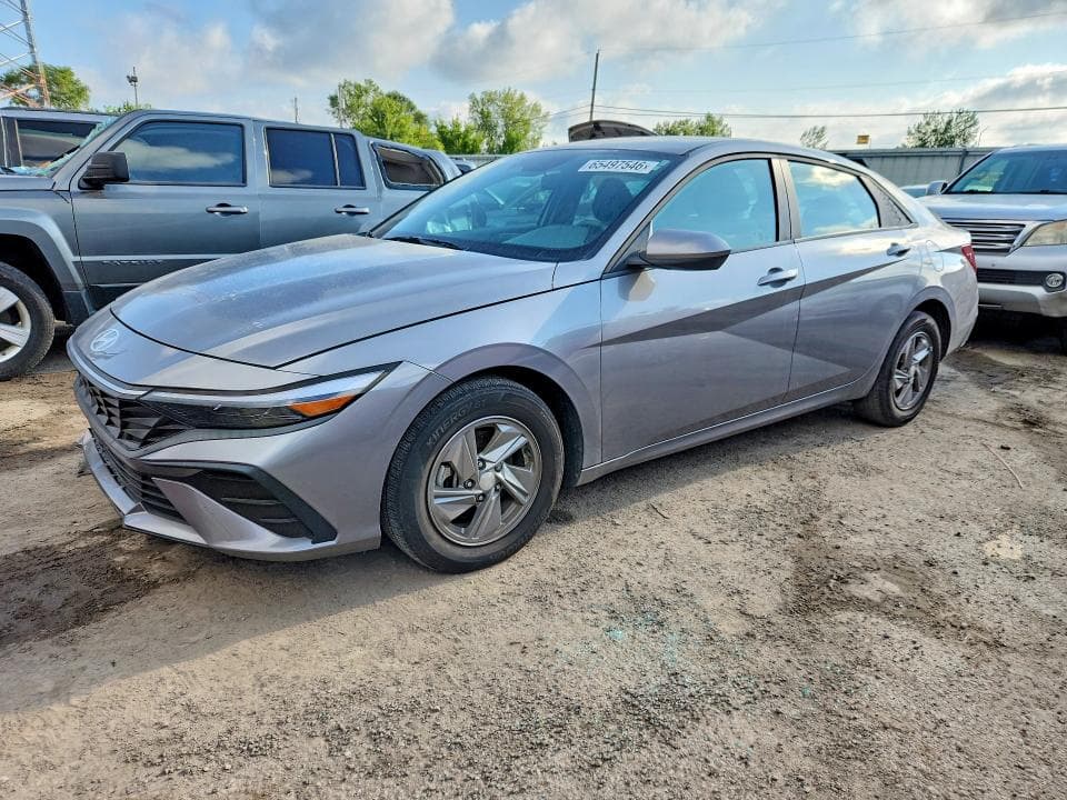 2024 HYUNDAI ELANTRA SE