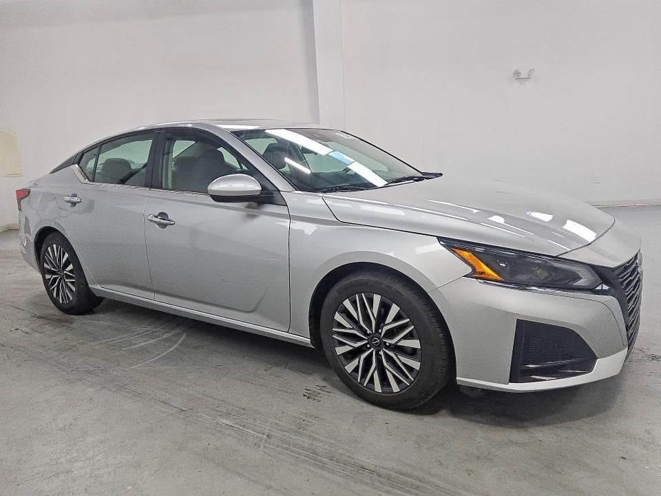 2023 NISSAN ALTIMA SV 4