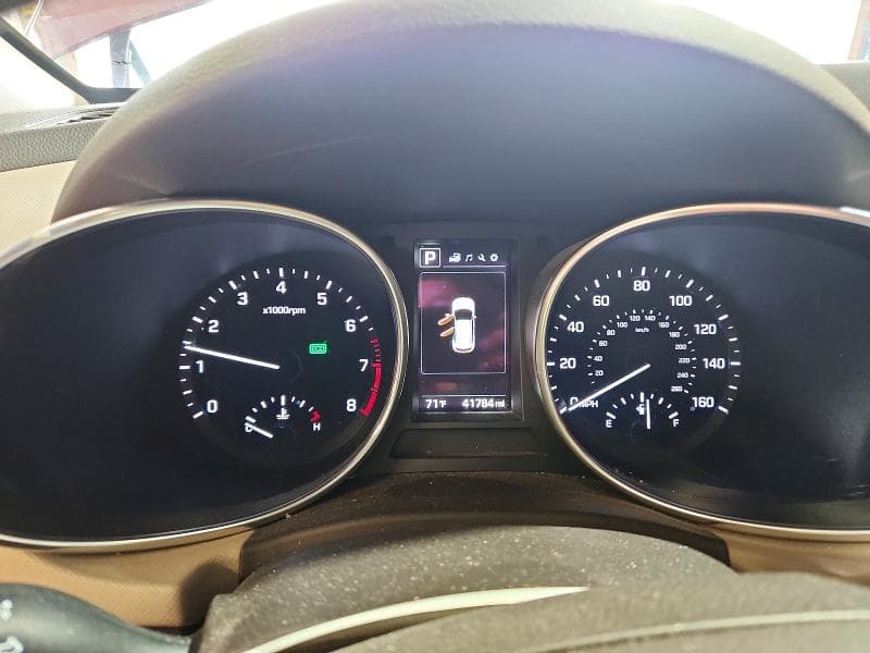 2018 HYUNDAI SANTA FE SE 9