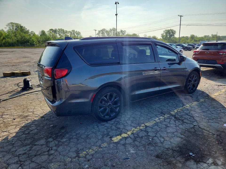 2019 CHRYSLER PACIFICA LIMITED 3