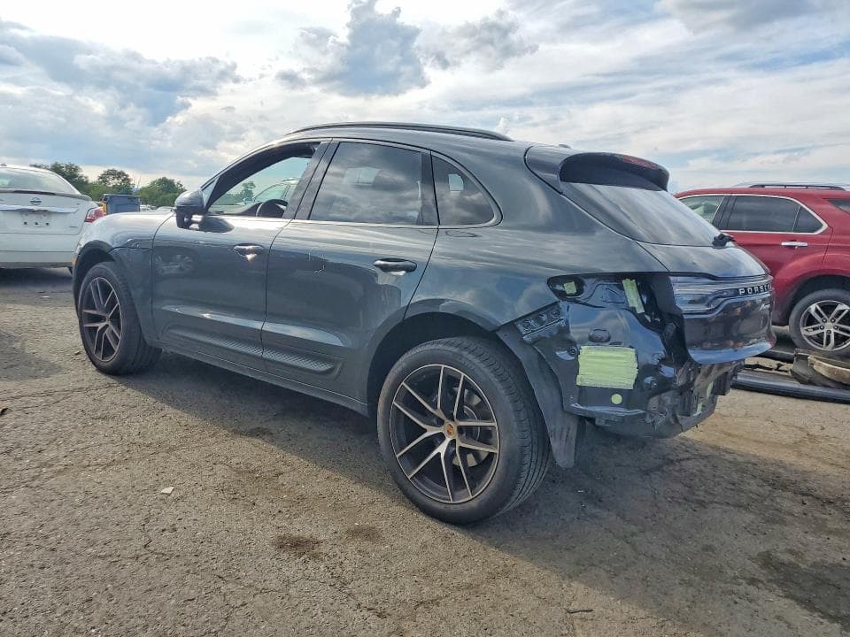 2025 PORSCHE MACAN BASE 2