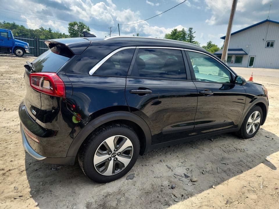 2017 KIA NIRO LX 3